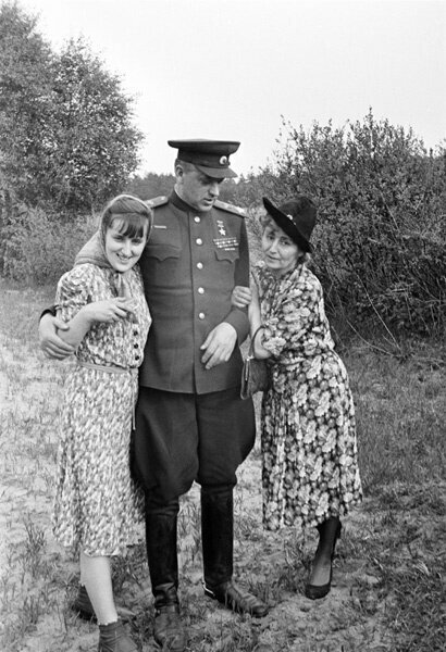 Редкие добрые снимки известных людей СССР с их семьями 37