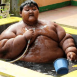 За три года работы над собой самый тяжелый мальчик в мире похудел вдвое, хотя весил под 200 кг!