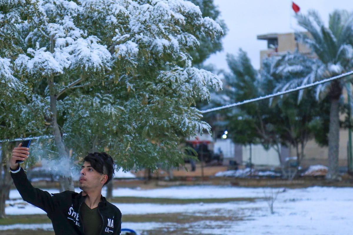В Багдаде впервые за 12 лет выпал снег, и местные использовали его по максимуму, сделав фото со всех ракурсов! 58