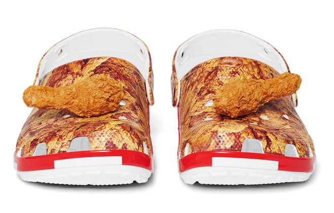Crocs и KFC представили обувь с кусками жареной курицы. Они несъедобные, зато пахнут 23