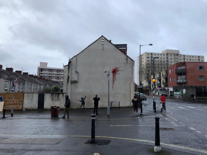 В Англии появилось граффити, посвящённое Дню святого Валентина — многие считают, что его нарисовал Бэнкси 34