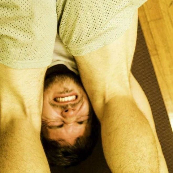 Реальное лицо йоги: фотограф снимает смешные и нелепые лица людей во время занятий йогой 49