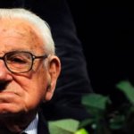 Он спас 669 детей во время Холокоста… и не знал, что они сейчас рядом с ним