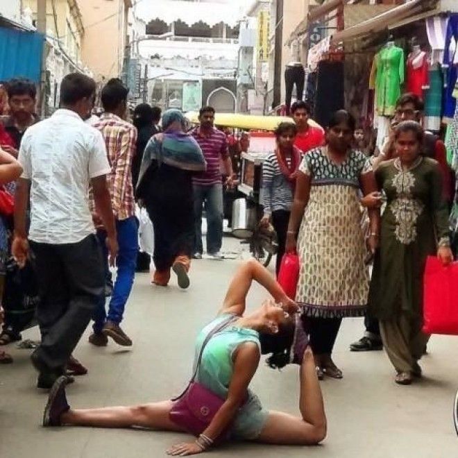 Инструктор по йоге из Индии публикует фото в разных йогических позах 46