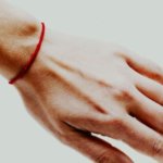 5 фактов о красной нити на руке, о которых вы не догадывались