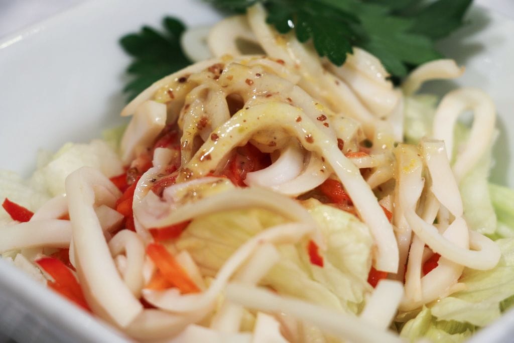 10 самых вкусных салатов с кальмарами 39