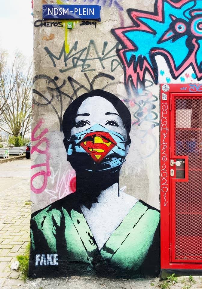 Даже стены говорят о карантине: уличные художники из разных точек мира посвящают граффити коронавирусу 88