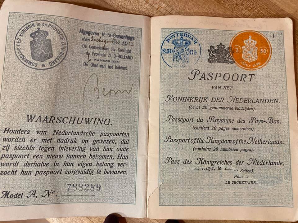 Как выглядел европейский паспорт 100 лет назад? Женщина получила документы прадеда и решила их перевести 27
