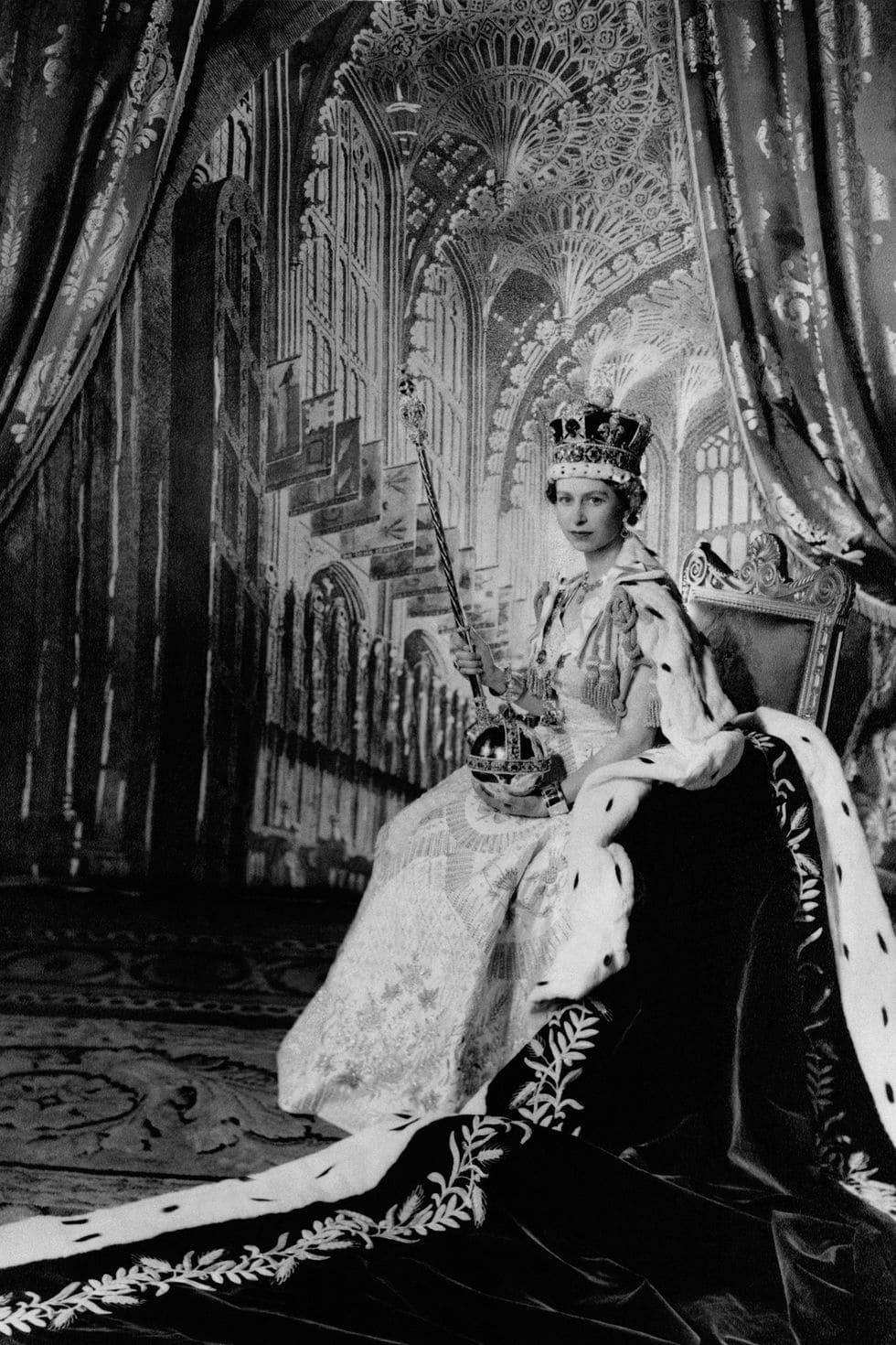 Королеве Елизавете II исполнилось 94 года: 20 фотографий из разных периодов жизни легендарной женщины 69