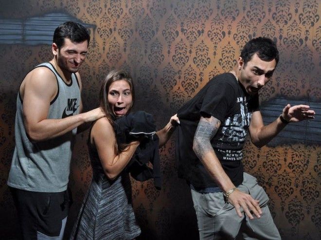 Страшно смешно: 25 эмоциональных фото из комнаты ужасов 48