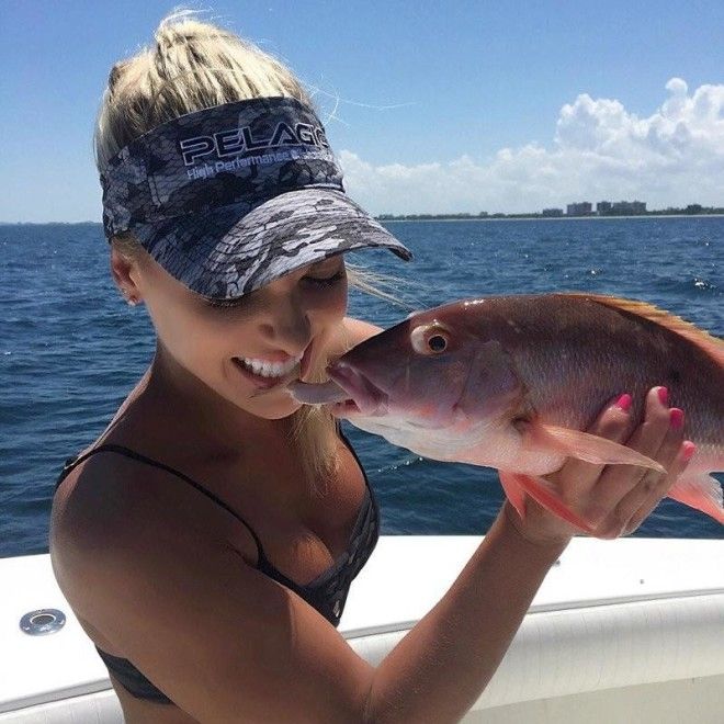 Мишель Клаватт — ошеломляющая блондинка, обожающая рыбную ловлю в бикини 50