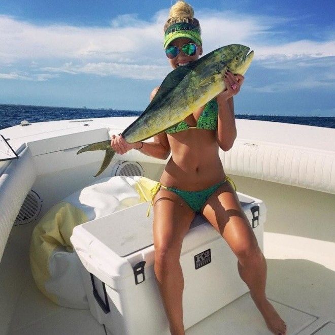 Мишель Клаватт — ошеломляющая блондинка, обожающая рыбную ловлю в бикини 29