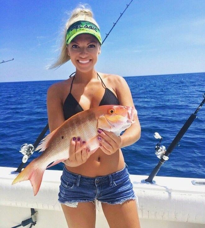 Мишель Клаватт — ошеломляющая блондинка, обожающая рыбную ловлю в бикини 30