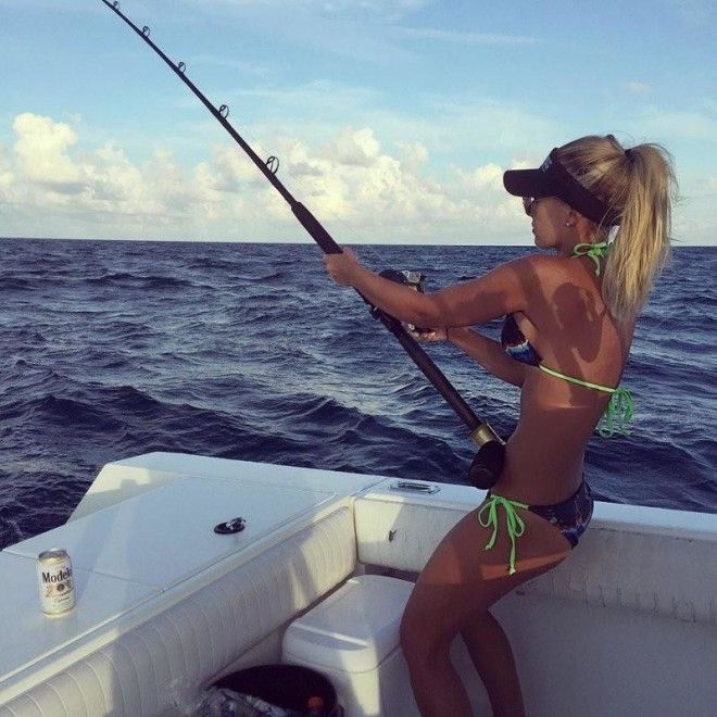 Мишель Клаватт — ошеломляющая блондинка, обожающая рыбную ловлю в бикини 31