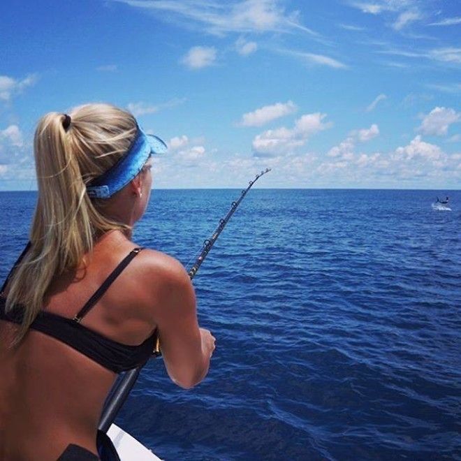 Мишель Клаватт — ошеломляющая блондинка, обожающая рыбную ловлю в бикини 42