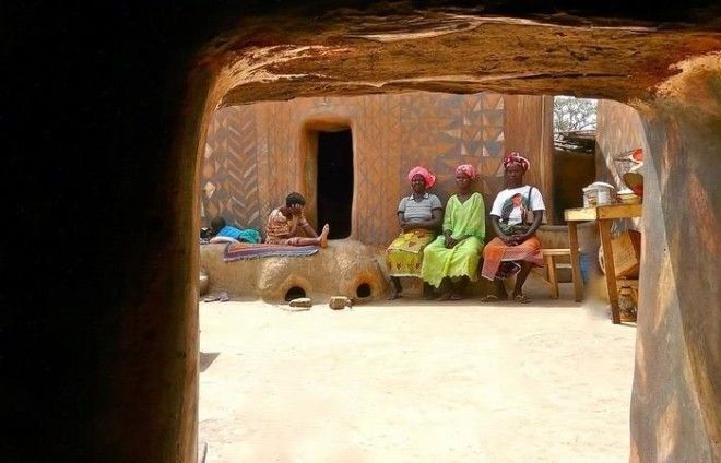Удивительная планета: африканская деревня, где каждый дом – произведение искусств 32