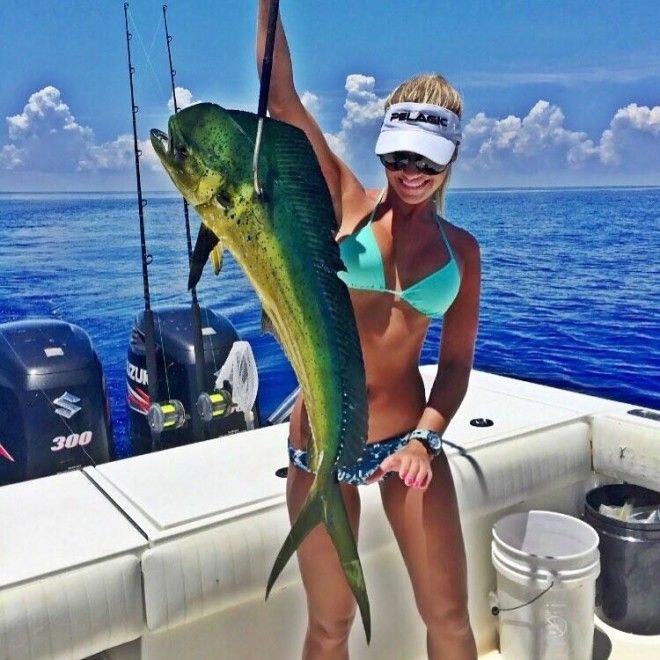 Мишель Клаватт — ошеломляющая блондинка, обожающая рыбную ловлю в бикини 45