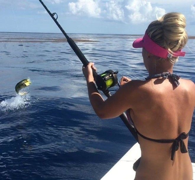 Мишель Клаватт — ошеломляющая блондинка, обожающая рыбную ловлю в бикини 46