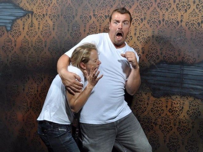 Страшно смешно: 25 эмоциональных фото из комнаты ужасов 49