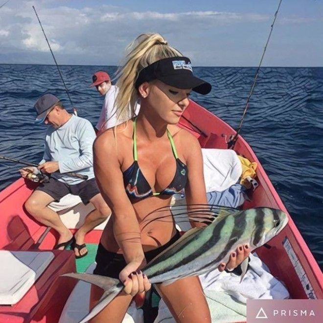 Мишель Клаватт — ошеломляющая блондинка, обожающая рыбную ловлю в бикини 49