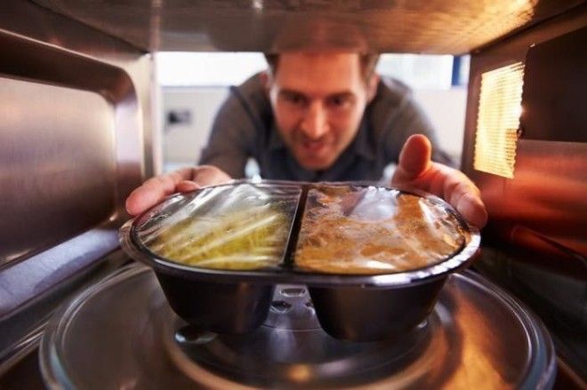 8 запретов для микроволновой печи, которые помогут сохранить здоровье и кухню 29