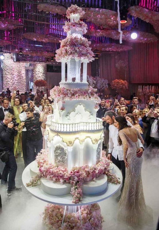 Подобный торт испекли впервые: Ренат Агзамов создал огромный торт за 8 млн. 28