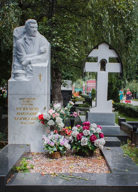 Как выглядят надгробия 15-ти известных и любимых актеров Советского Союза и России 59