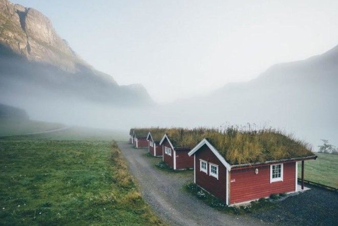 Скандинавские домики с заросшей крышей, в которых хочется поселиться немедленно 59