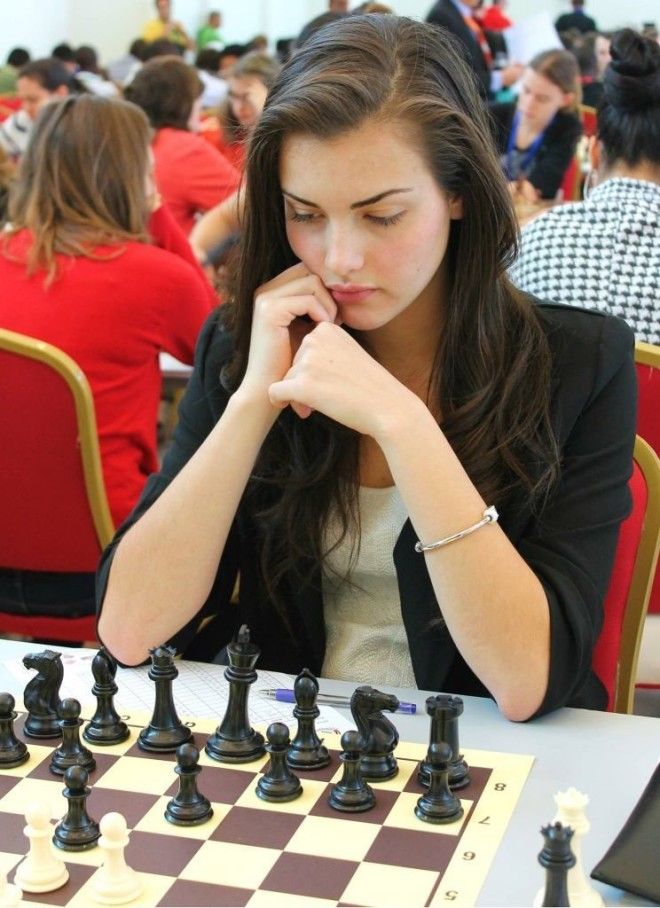 5 фото самой красивой шахматистки мира