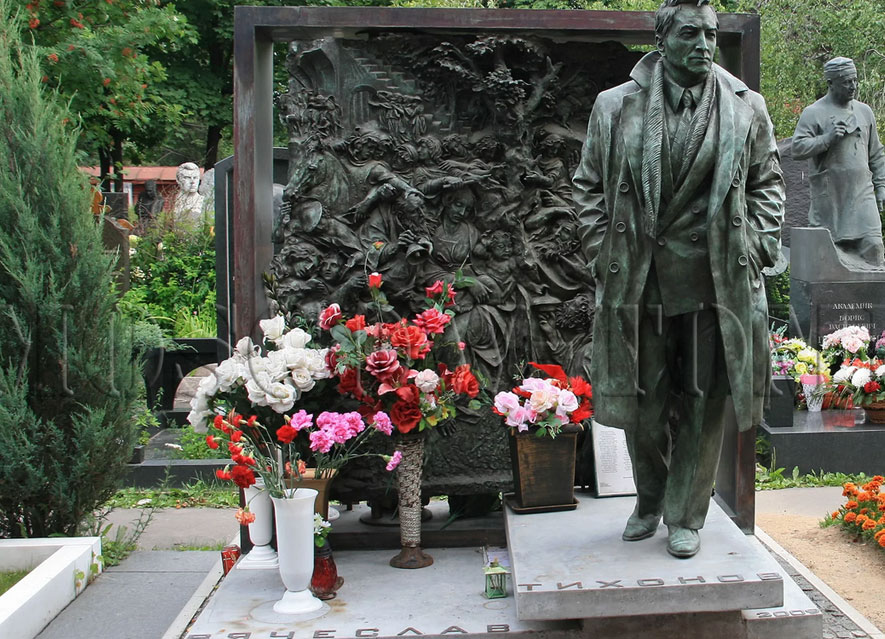 Как выглядят надгробия 15-ти известных и любимых актеров Советского Союза и России 50