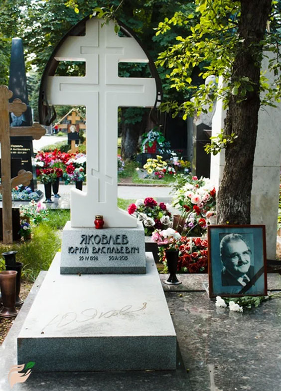 Как выглядят надгробия 15-ти известных и любимых актеров Советского Союза и России 53