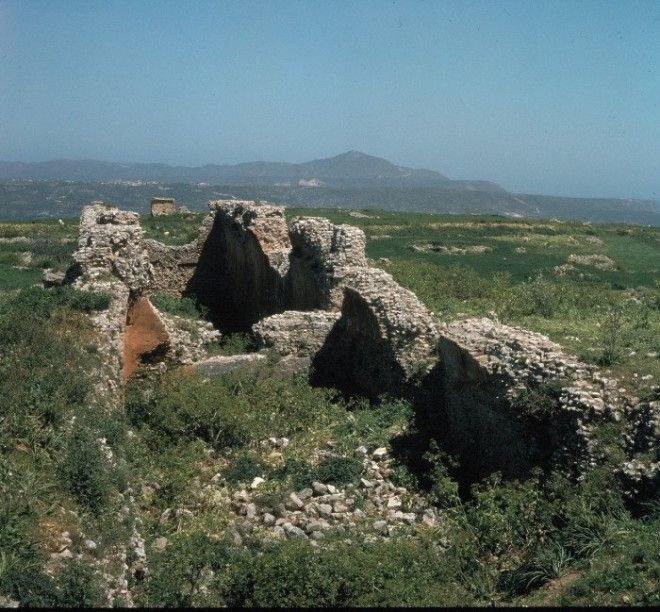 Возможно использовались как зернохранилища Аптера Крит