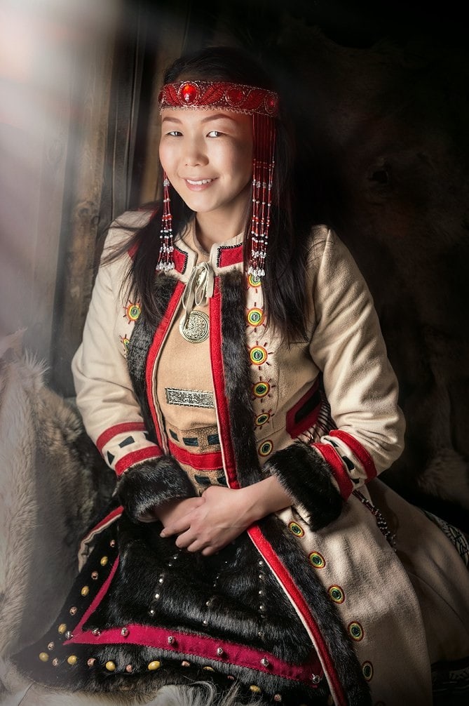17 представителей коренных народностей Сибири: фотосессия в национальных костюмах 63