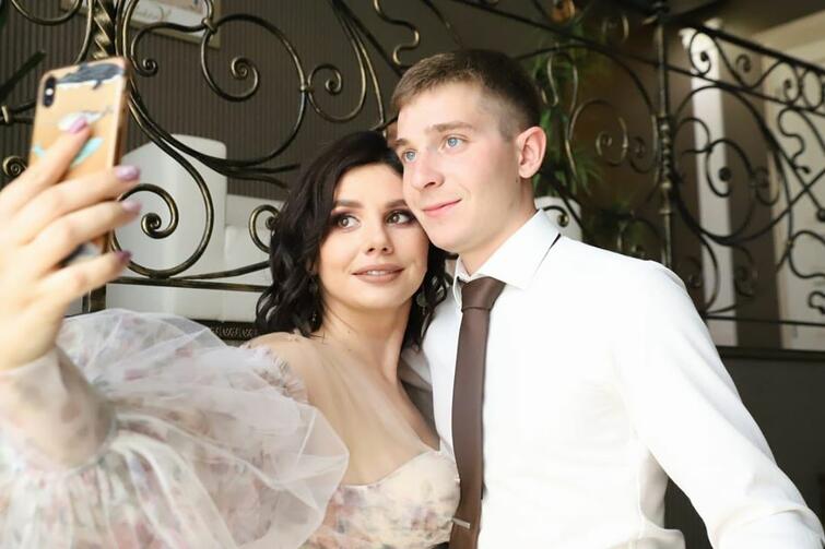 Российская звезда Инстаграм ушла от мужа, чтобы создать семью … со своим же пасынком 61