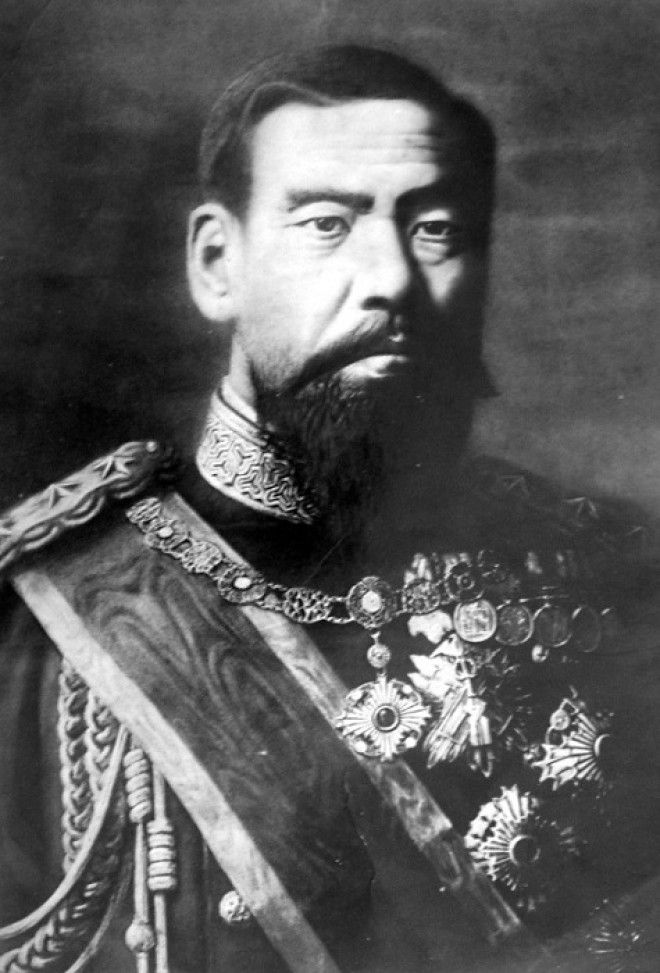 Японский император Мэйдзи в 1890 году Фото deacademicru