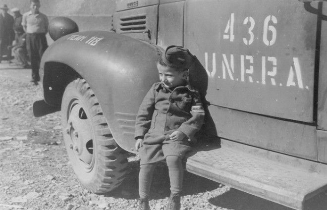 4летний Юзеф Янек Шляйфштайн в Бухенвальде вскоре после освобождения лагеря американцами Фото i87beonru