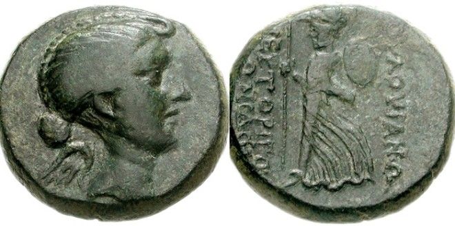 Древнеримские монеты с профилем Фульвии Фото ruwikipediaorg