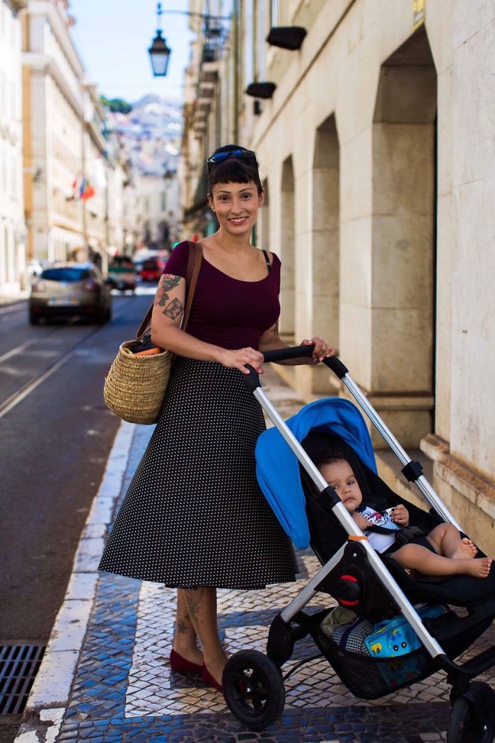 Фотограф из Румынии объездила 50 стран, чтобы снять мам с детками, показав миру их красоту 64
