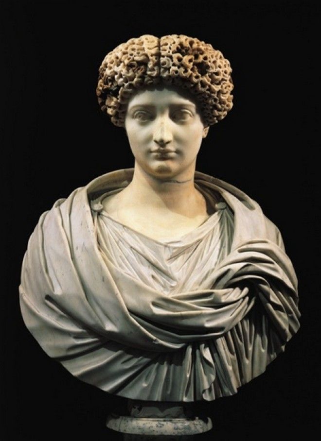 Мраморный бюст Юлии сосланной ее отцом императором Октавианом Августом