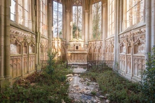 Фотограф снимал невероятно красивые заброшенные церкви по всему миру 31