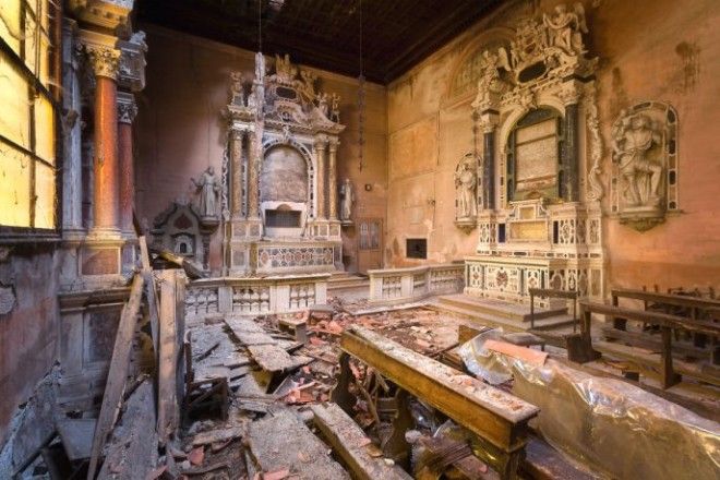 Фотограф снимал невероятно красивые заброшенные церкви по всему миру 40