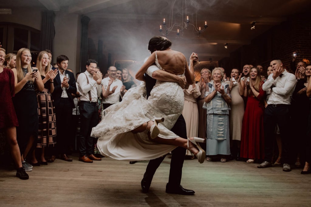 20 ярких снимков с конкурса свадебных фотографий, на которые попал праздник докоронавирусных времён 79
