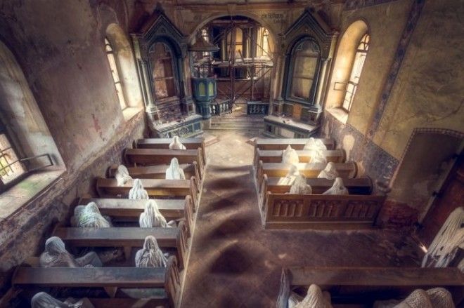 Фотограф снимал невероятно красивые заброшенные церкви по всему миру 32