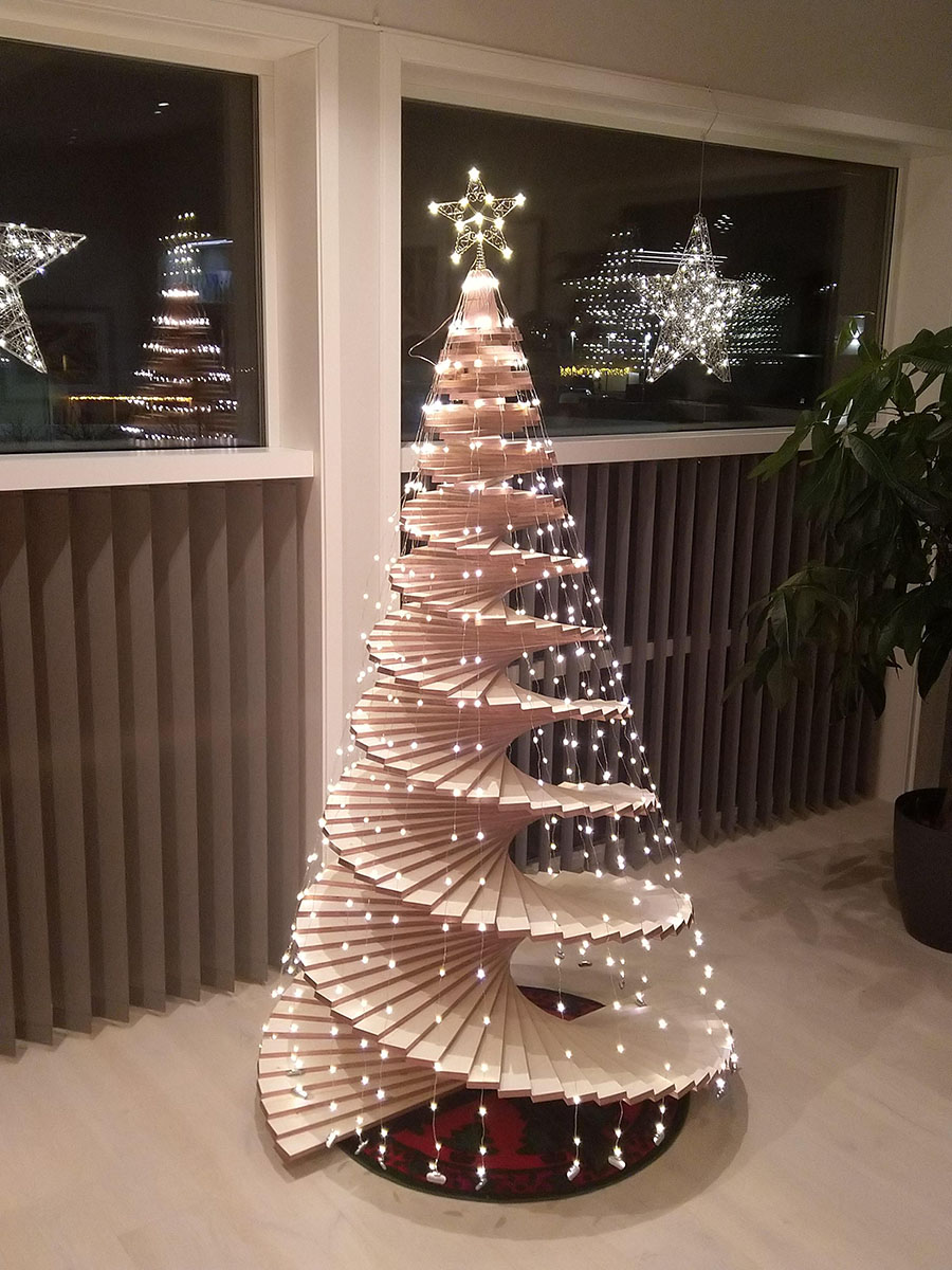 ТОП-16 идей для создания необычной новогодней елочки из оригинальных подручных материалов 49