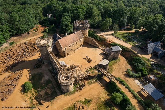 Французы вот уже 20 лет строят замок по технологиям XII века 33