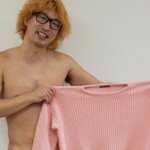 Сумасшедший японец покажет, как согреться при помощи одного свитера