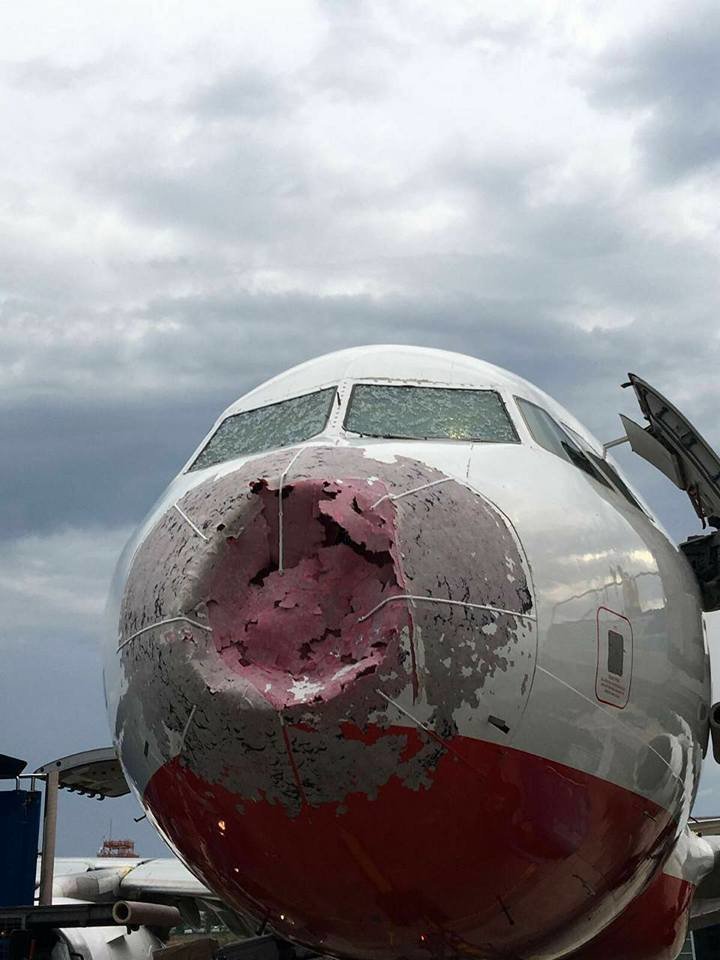 15 фотографий, сделанные после приземления самолетов, — ни один пассажир не захотел бы об этом знать 53