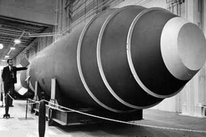 42000килотонная водородная бомба случайно упала с самолета в 1957 году
