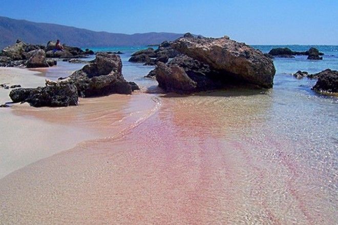 Розовый пляж Элафониси