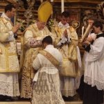 Почему католические священники хранят целибат
